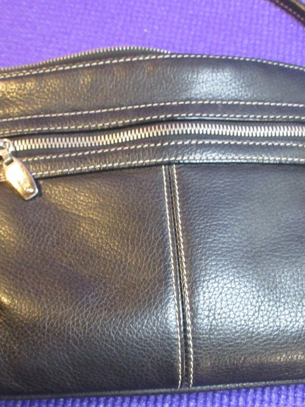 TIGNANELLO ~BLACK PEBBLED LEATHER CROSSBODY ORGANIZER BAG W/ CONTRASTING WHITE